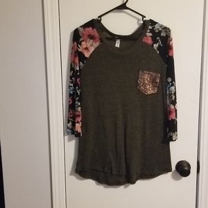 Top with 3/4 sleeves and cute functional pocket